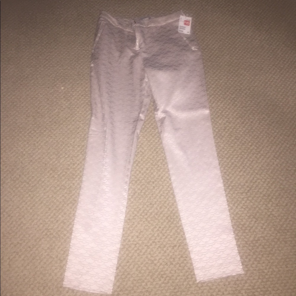 Pants with shell embroidery