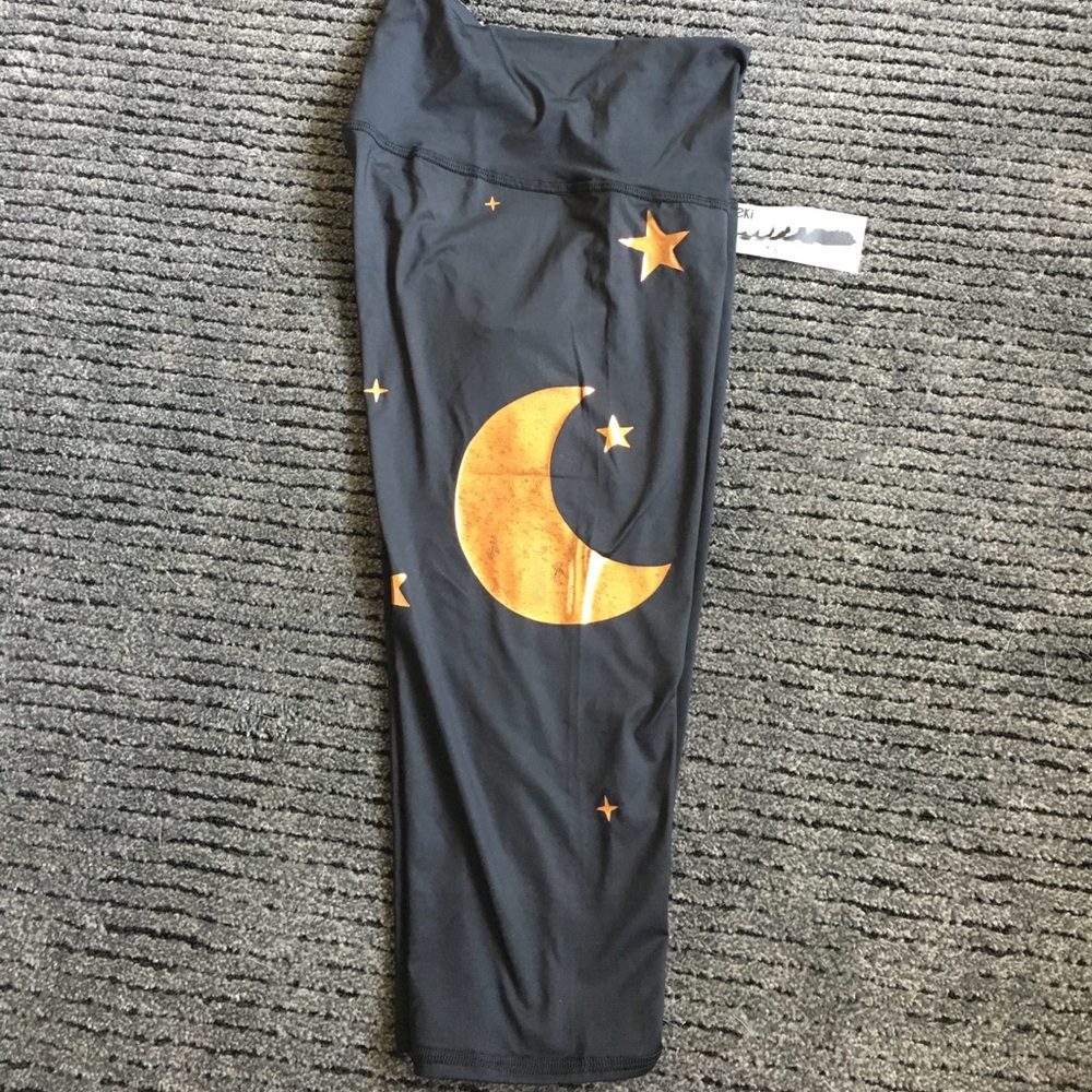 Teeki "Magic Hat" Goddess Capris, sz. large, NWT