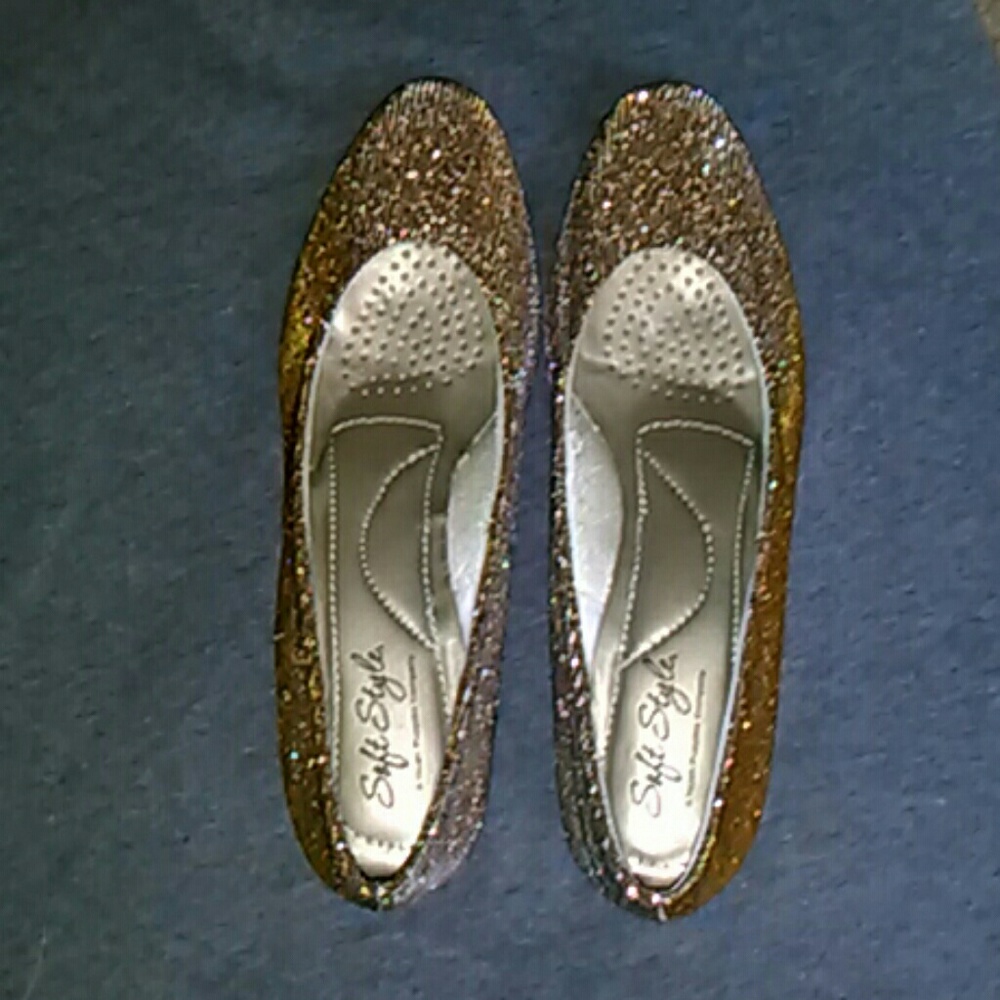 Soft Style Angel II gold shoes