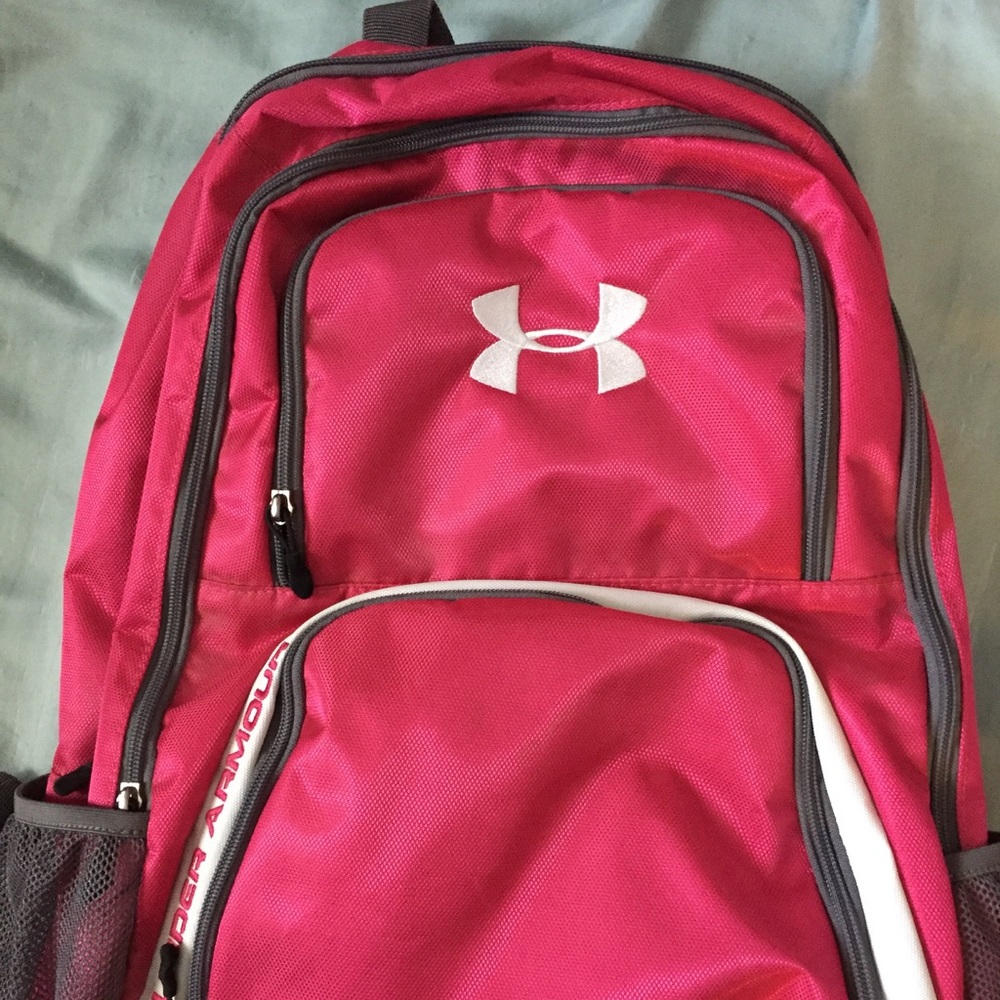 UNDERARMOUR BACKPACK 💗