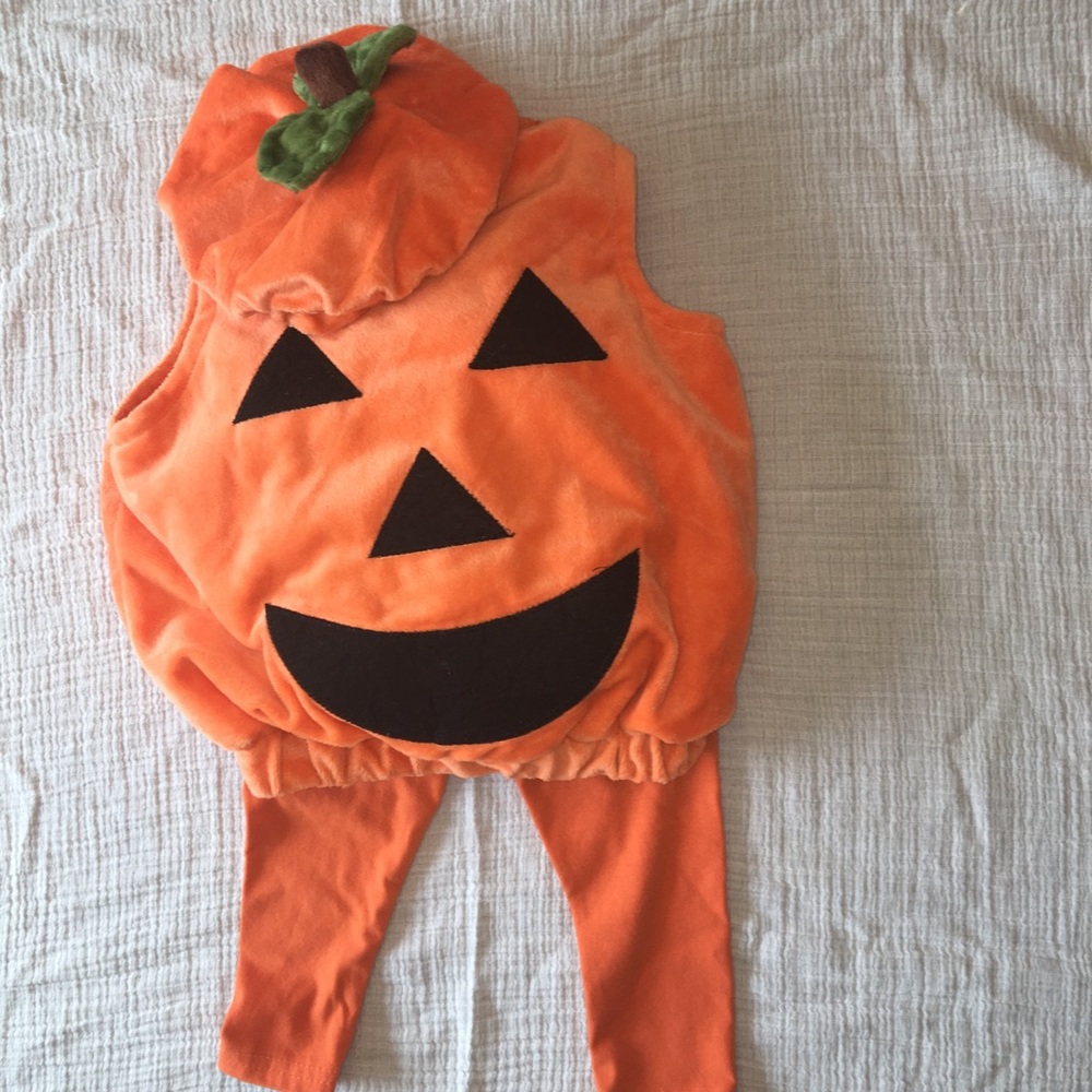 Baby Pumpkin costume 9-18 months size