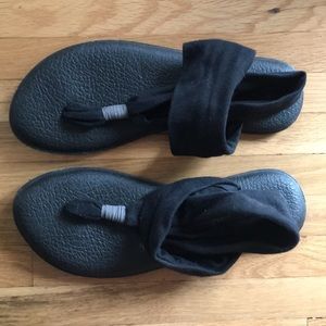 || Sanuk Yoga Sling Flat Sandal