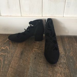 Black lace up block heels size 7.5