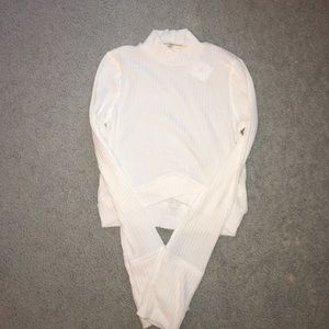 RIBBED TURTLENECK CROP TOP