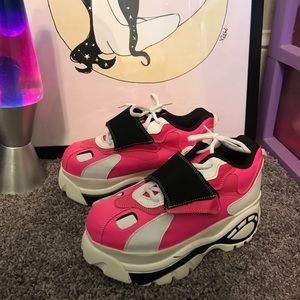 Platform cyber girl sneakers