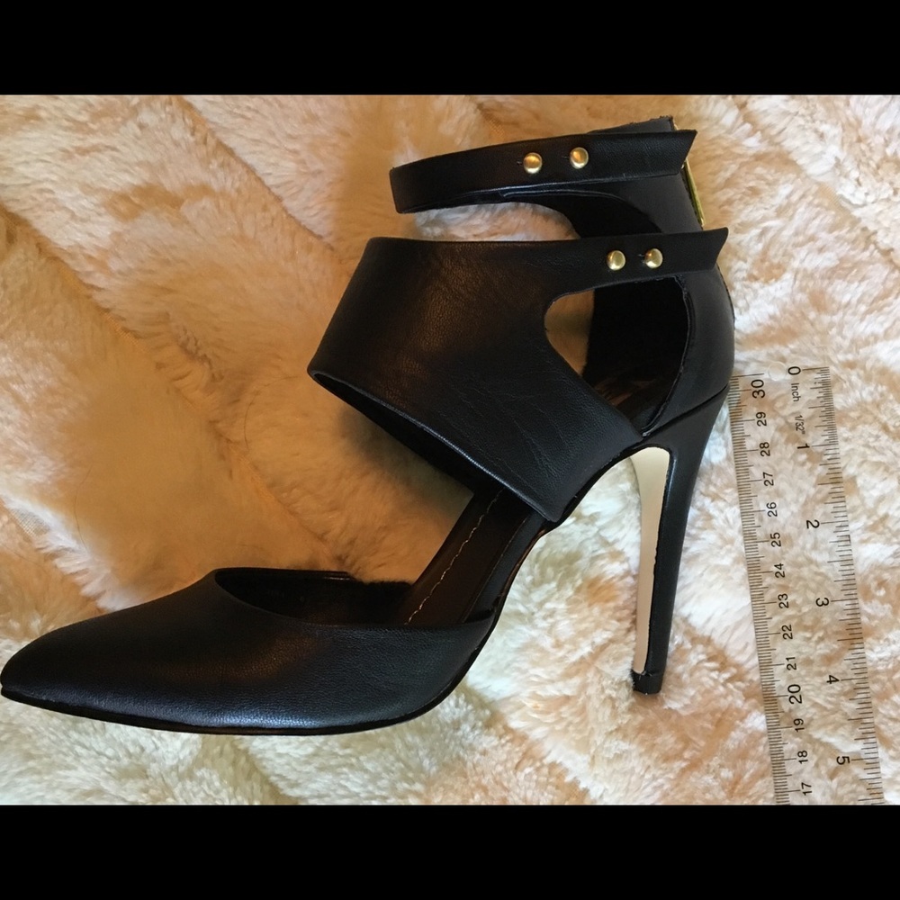 Dolce Vita NWOT Black Leather stunning Heels