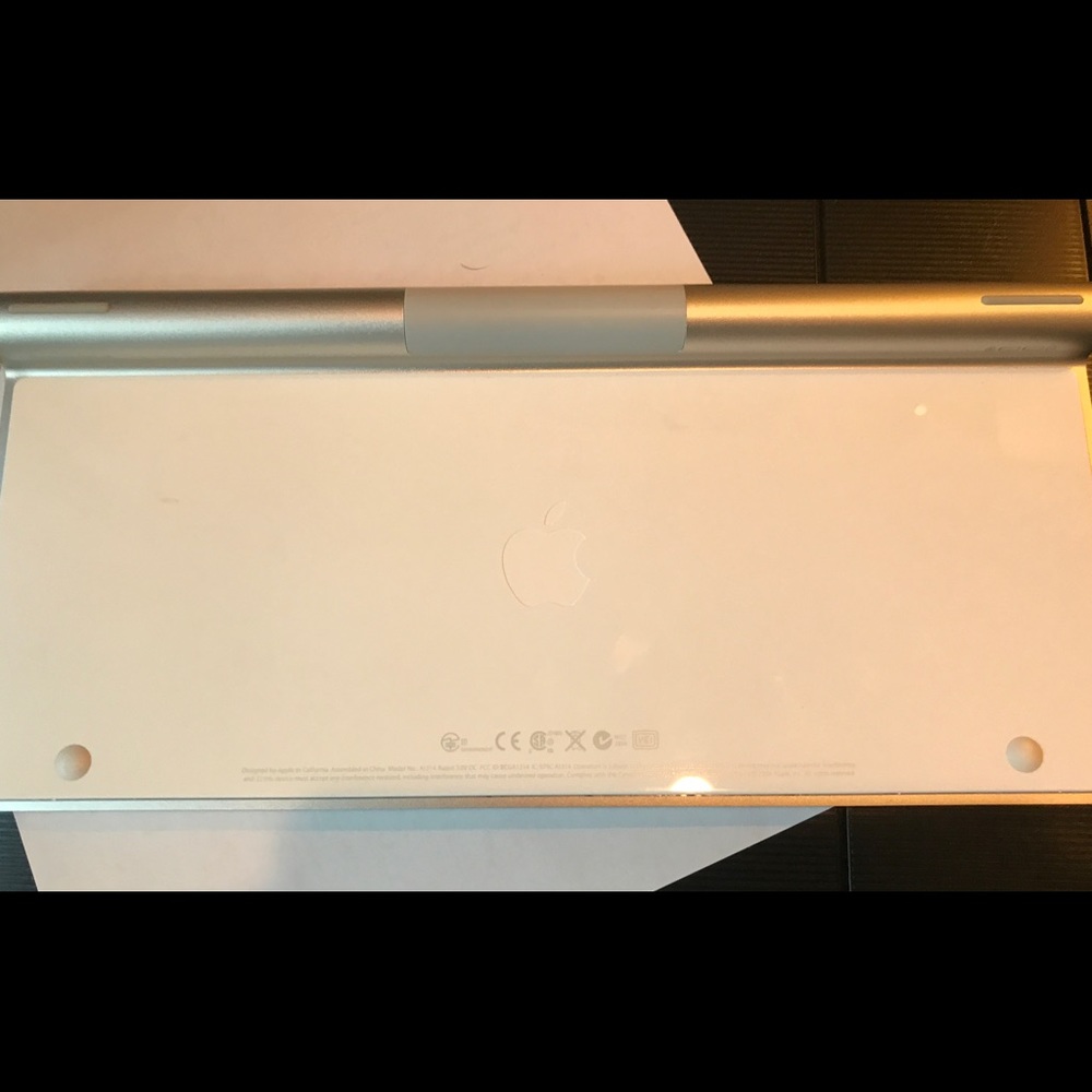 Apple Wireless Keyboard - Picture 2 of 3
