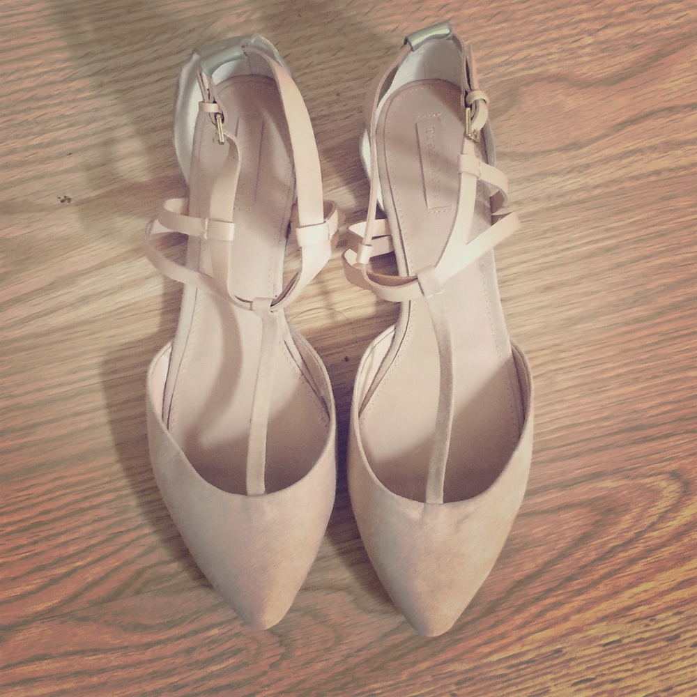 ZARA t-strap nude/gold flats 40