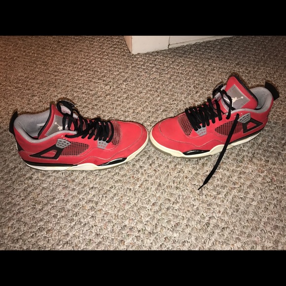 Jordan Toro 4 Bravo - Picture 2 of 4