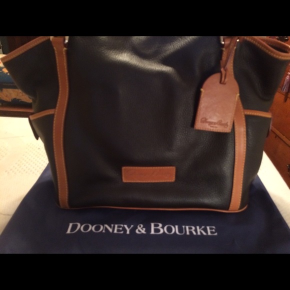 Dooney & Bourke Handbags - Dooney & Bourke Tote Bag
