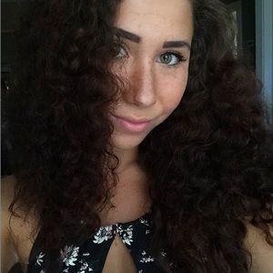 Meet your Posher, Aisha