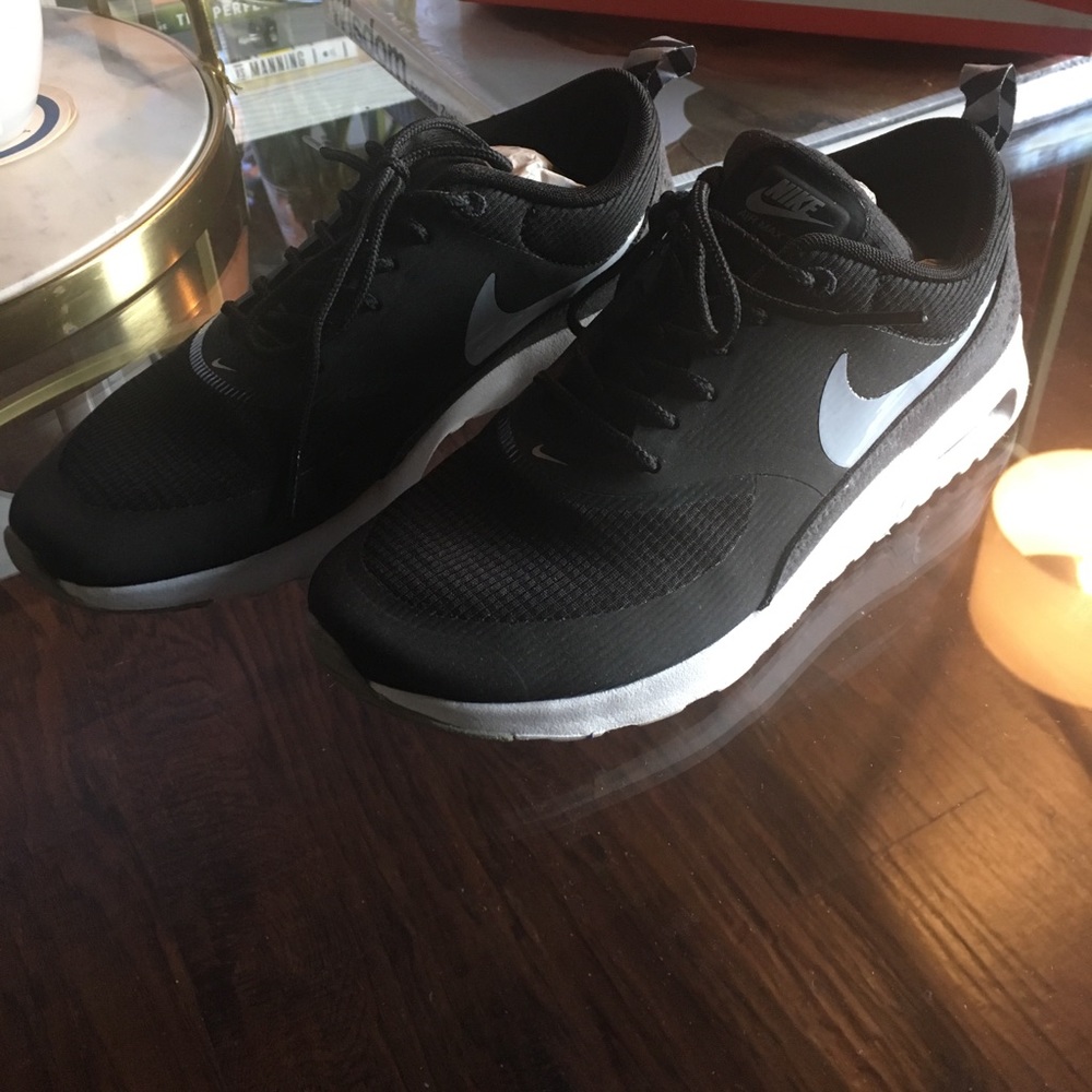 Nike air max Thea black, white, and gray. Size 6 - Picture 2 of 7