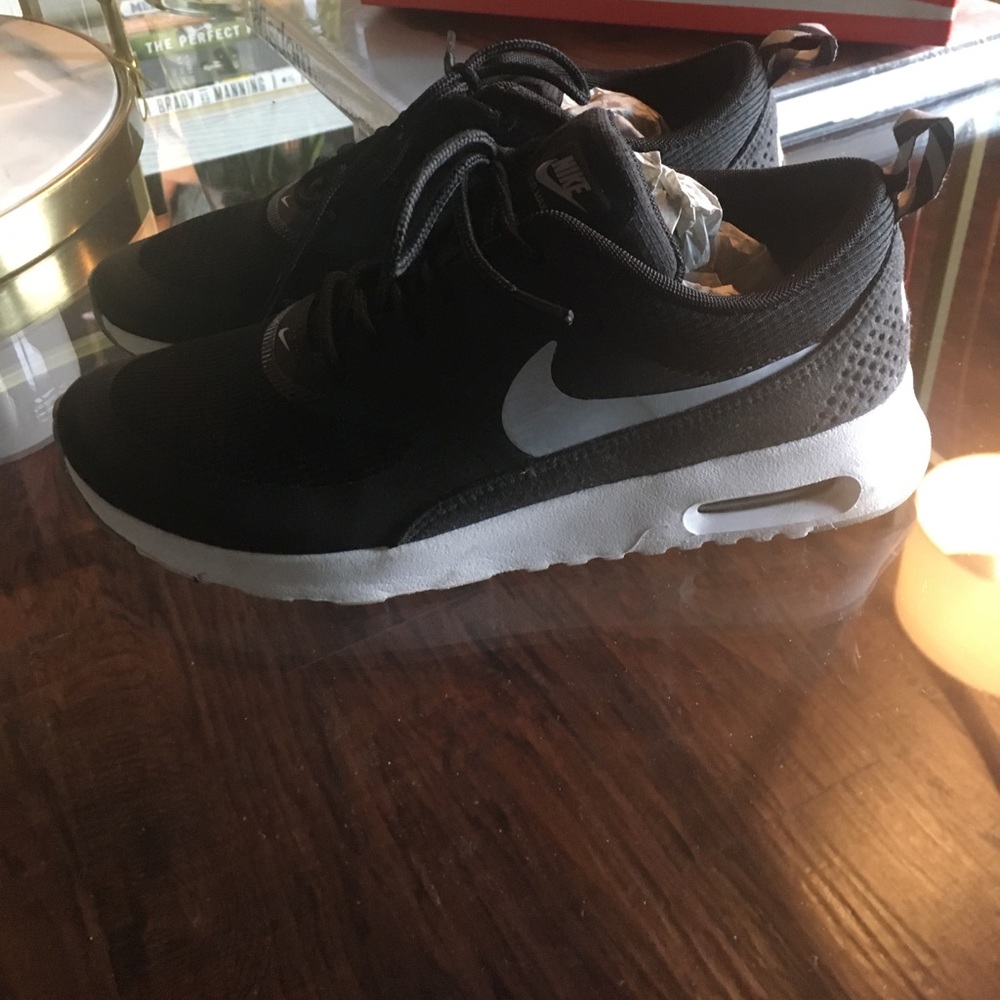 Nike air max Thea black, white, and gray. Size 6 - Picture 3 of 7