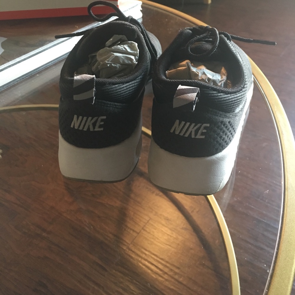 Nike air max Thea black, white, and gray. Size 6 - Picture 4 of 7