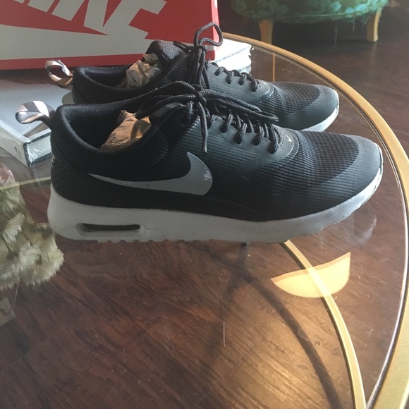 Nike air max Thea black, white, and gray. Size 6 - Picture 5 of 7