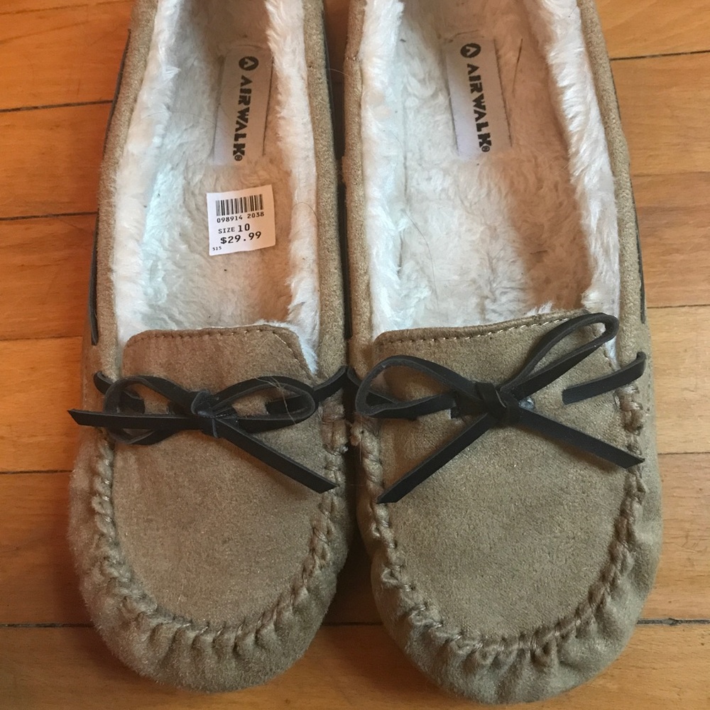 Cream/Tan Moccasins