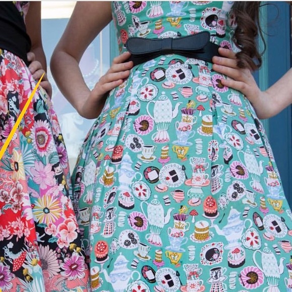 Wonderland Tea Party Dress Retrolicious Folter - Picture 2 of 4