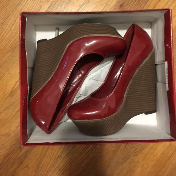 Red Wedges - Picture 1 of 2