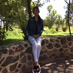 Meet your Posher, Olivia