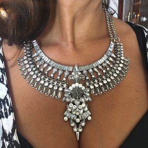 💫STUNNING silver necklace!! TRENDY BUY