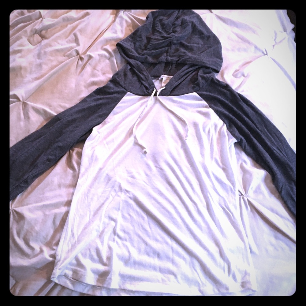 Gray and white hooded shirt