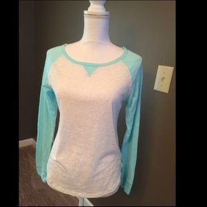 Junior scoop neck long sleeve tee