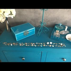 Mother of pearl and turquoise bead necklace.