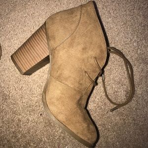 🍂OFFERS?🍂Tan suede heeled boots