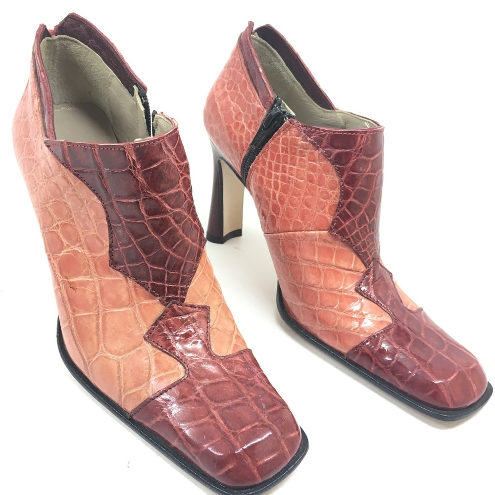 Mauri alligator women pump