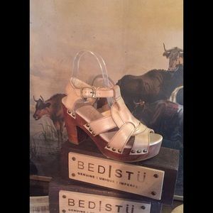 Brand New in the box Bed Stu Caitlin Sz 6