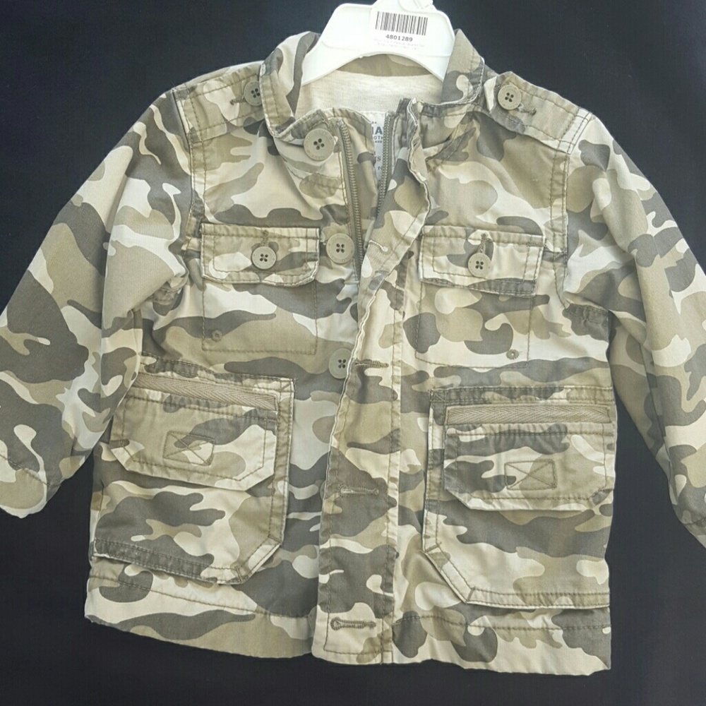 12-18 months green camo cargo jacket EUC