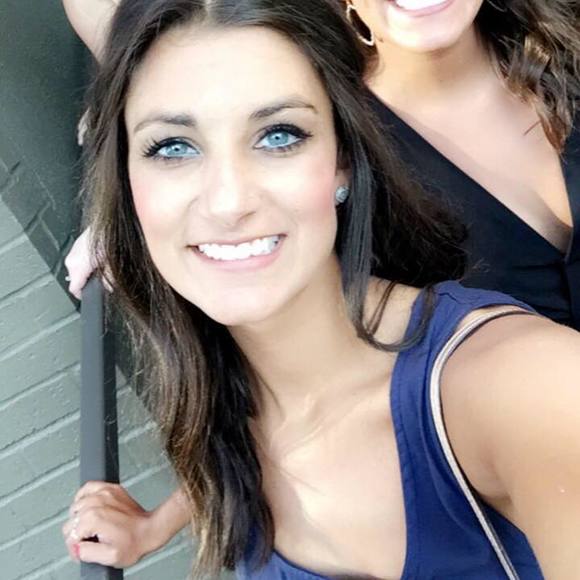 Meet your Posher, Alexis - Picture 1 of 1