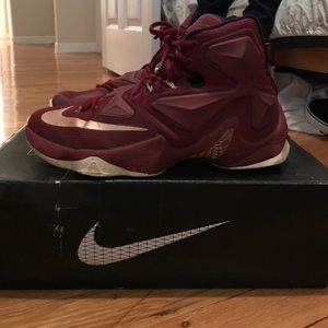 I’m selling a pair of Lebron 13’s