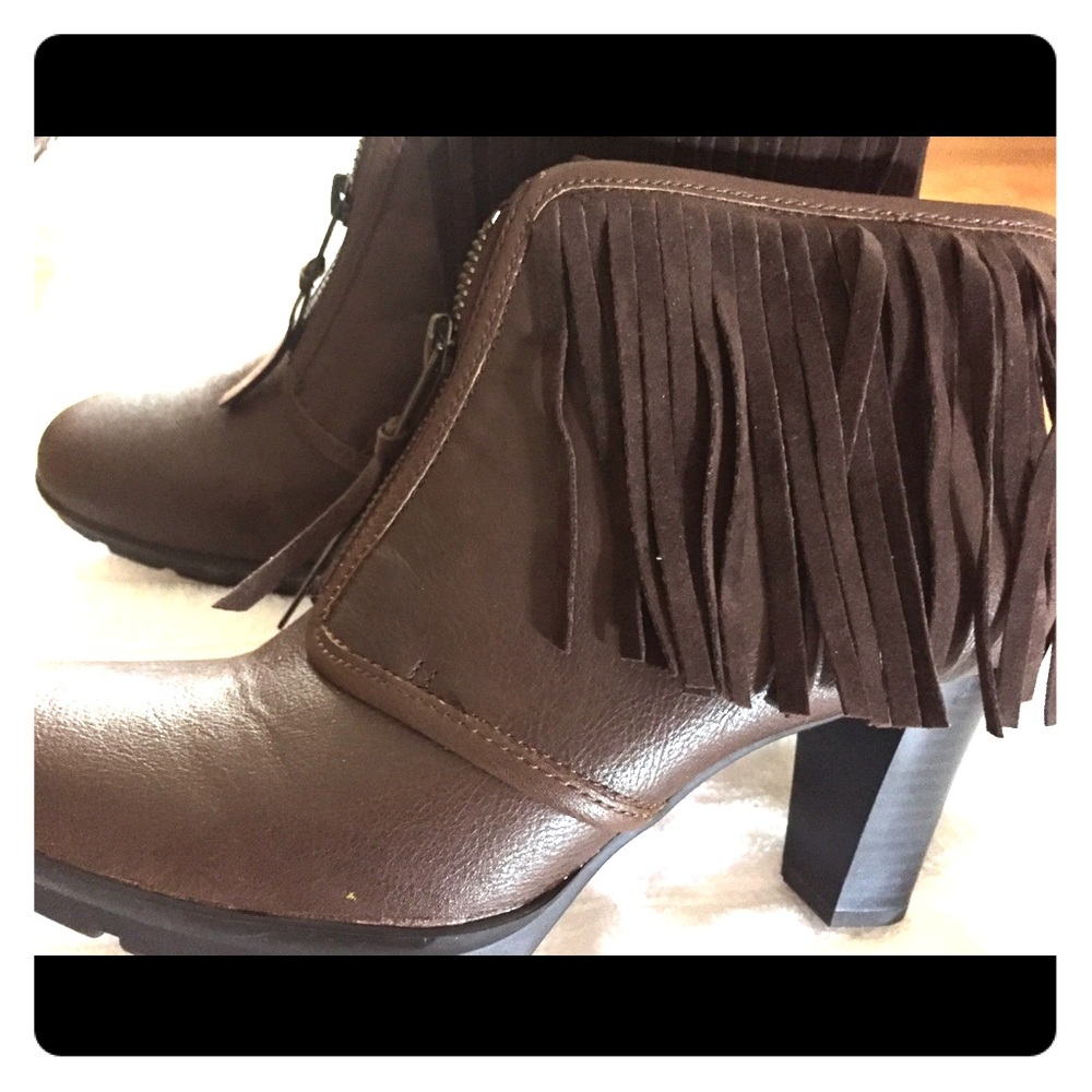 🌸 Fringed Heel Boots - 8 1/2 M 🌸 New