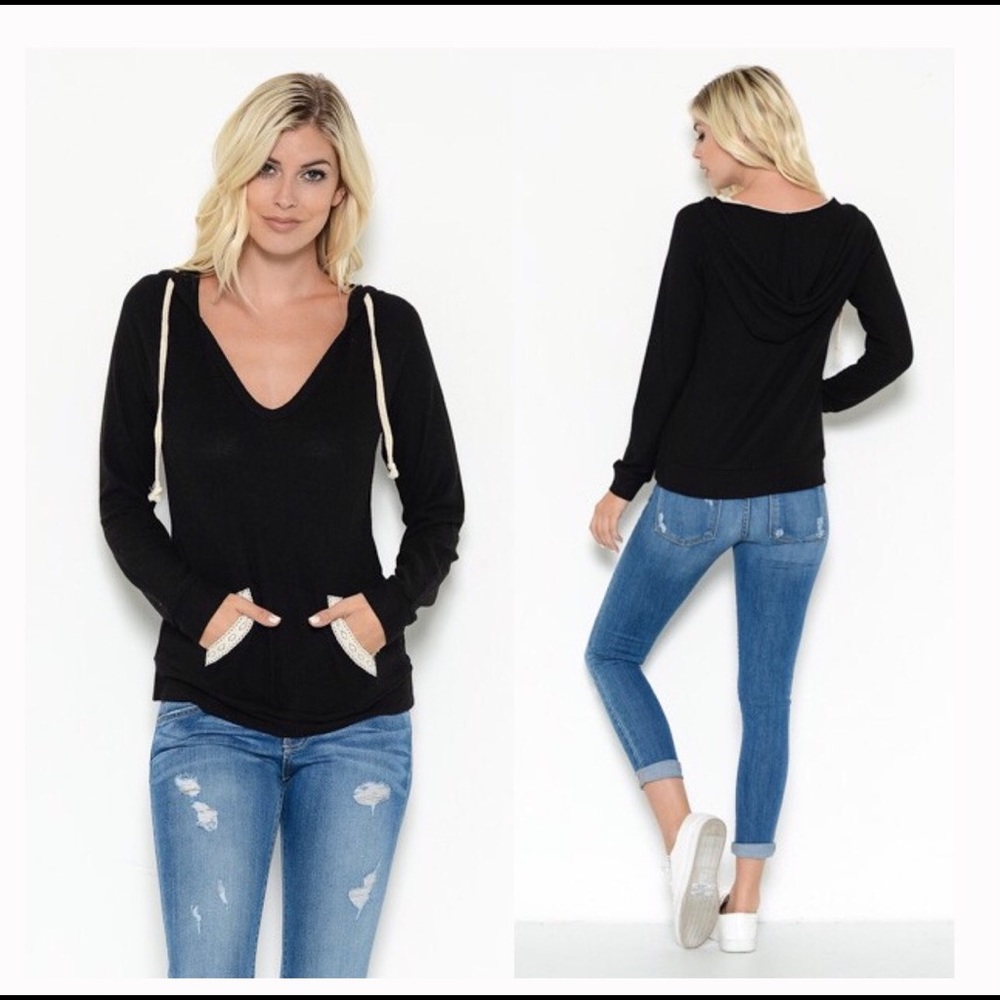 🆕🖤Hoodie top with front pocket🖤🆕