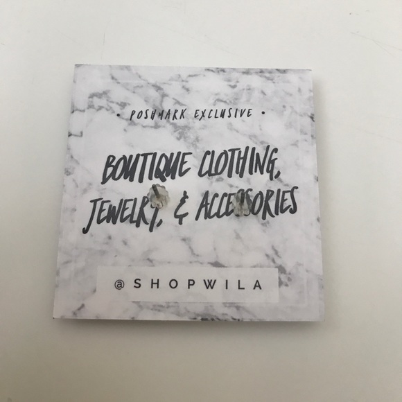 🍍WILA PINEAPPLE EARRINGS 🍍 - Picture 2 of 2