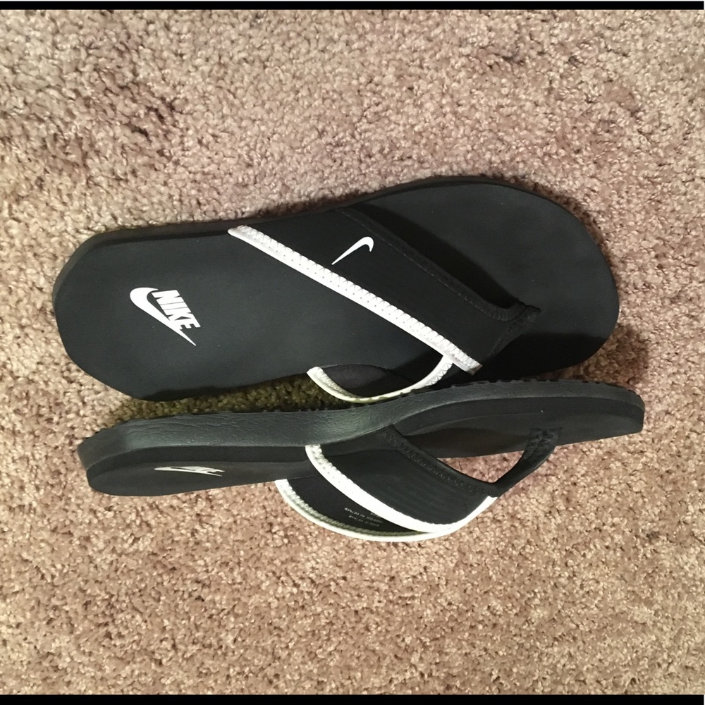 Nike thong sandal