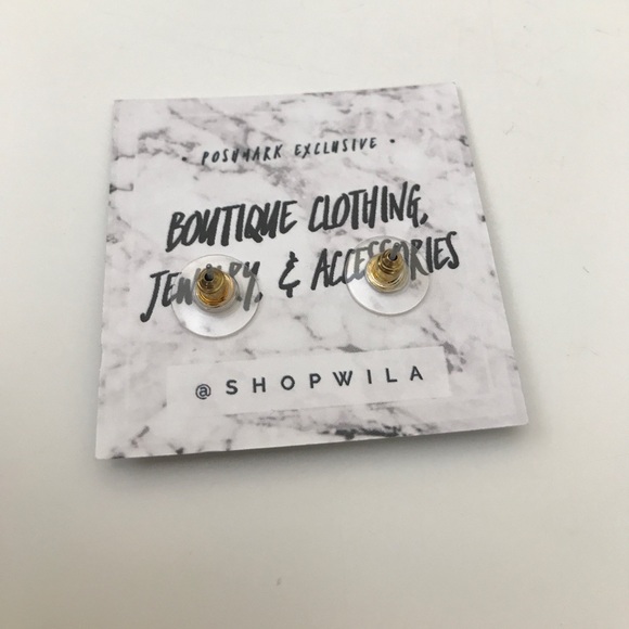 🍍WILA PINEAPPLE EARRINGS 🍍 - Picture 2 of 2