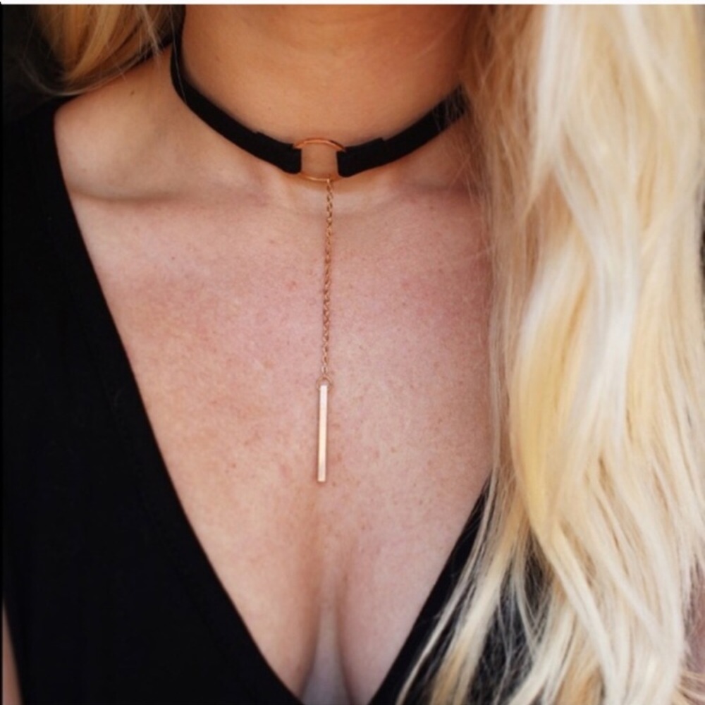 🖤black choker with gold bar drop🖤