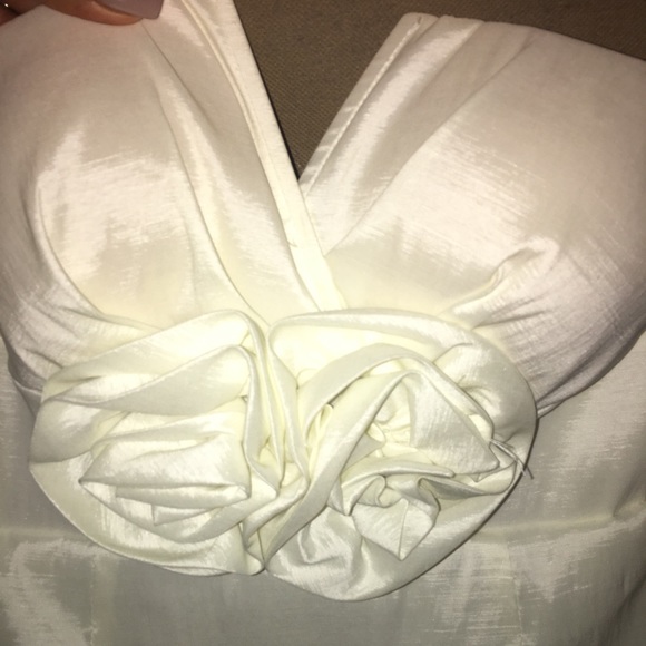 WHITE WINDSOR DRESS❄️ - Picture 4 of 6