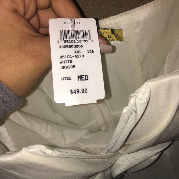 WHITE WINDSOR DRESS❄️ - Picture 6 of 6