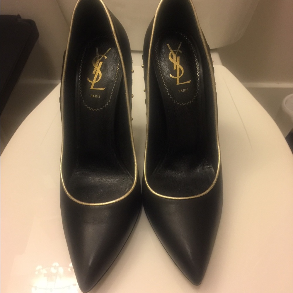 YSL Black Pump. In great condition. Gently worn.