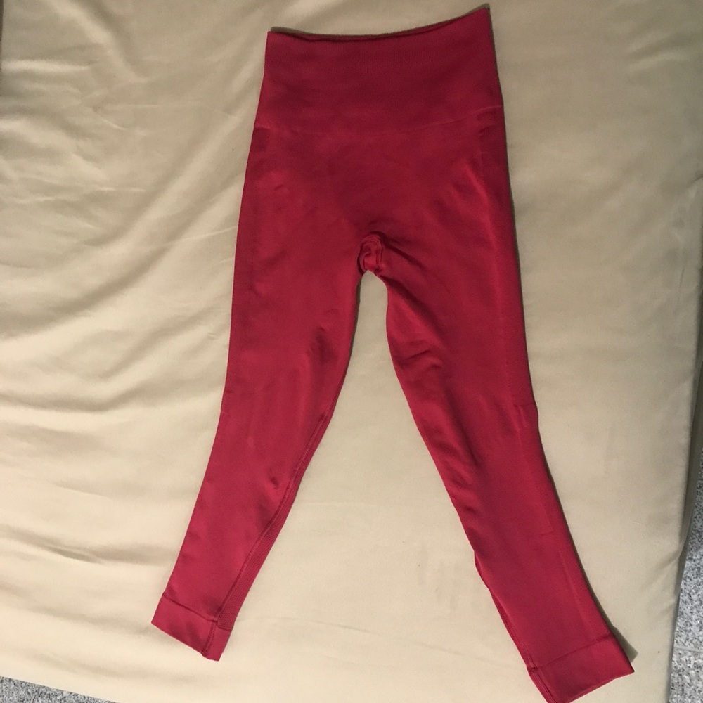 ‼️SOLD‼️Lululemon Zone In Crop Leggings