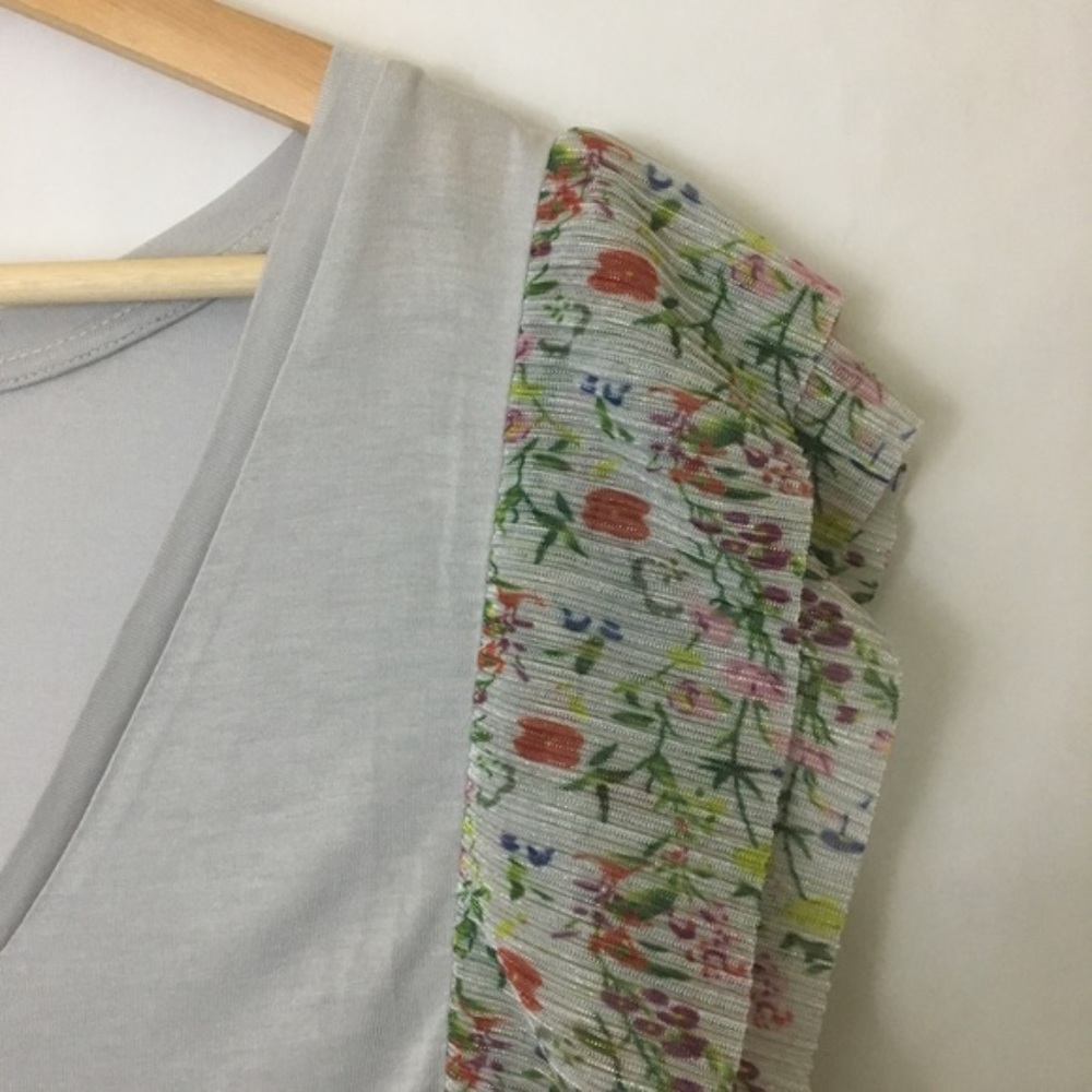 Anthro Flutter Sleeve V-neck Top NEW - Picture 5 of 8