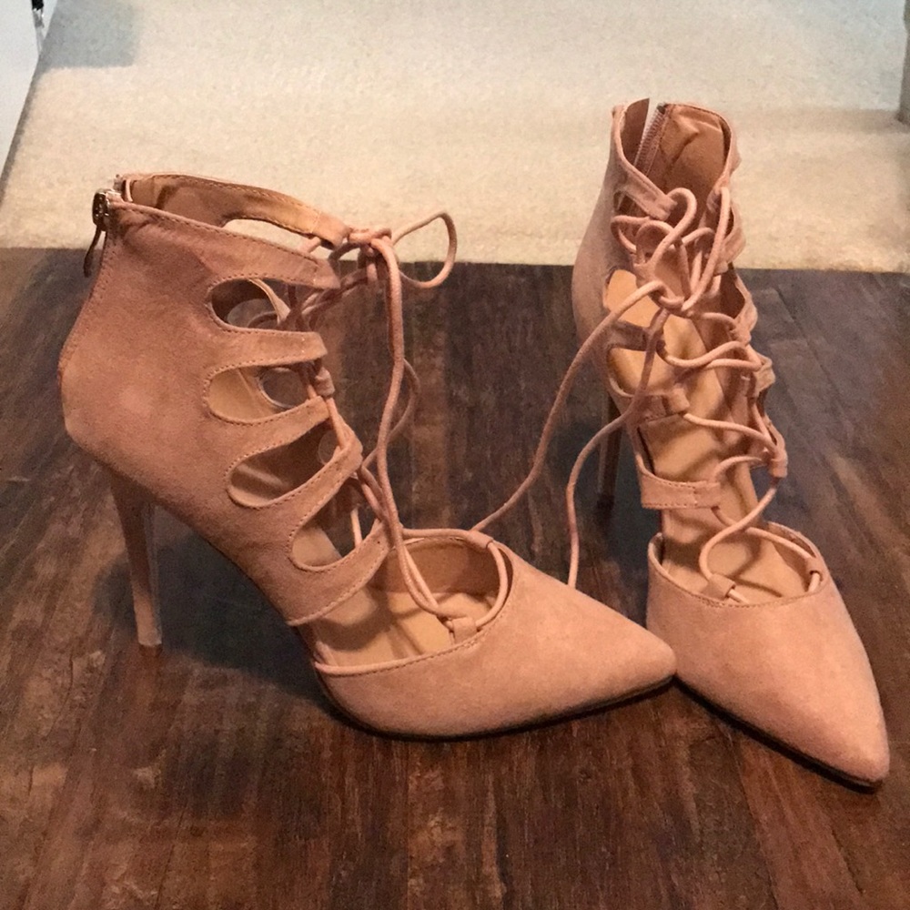 NWT Beautiful Light Pink Heels