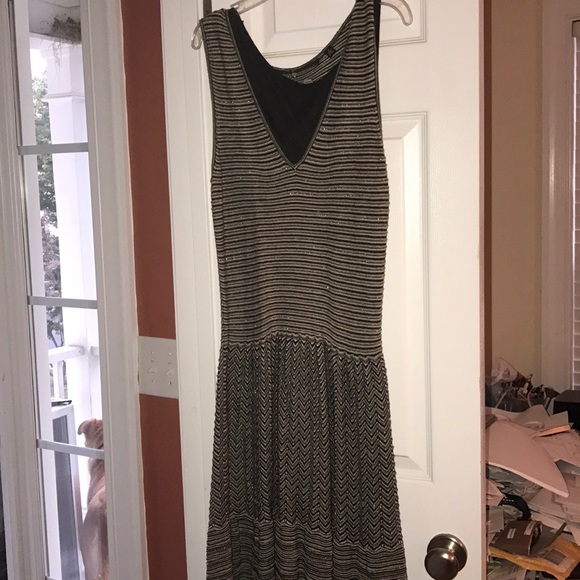 Knitted and knotted dress - Picture 3 of 4