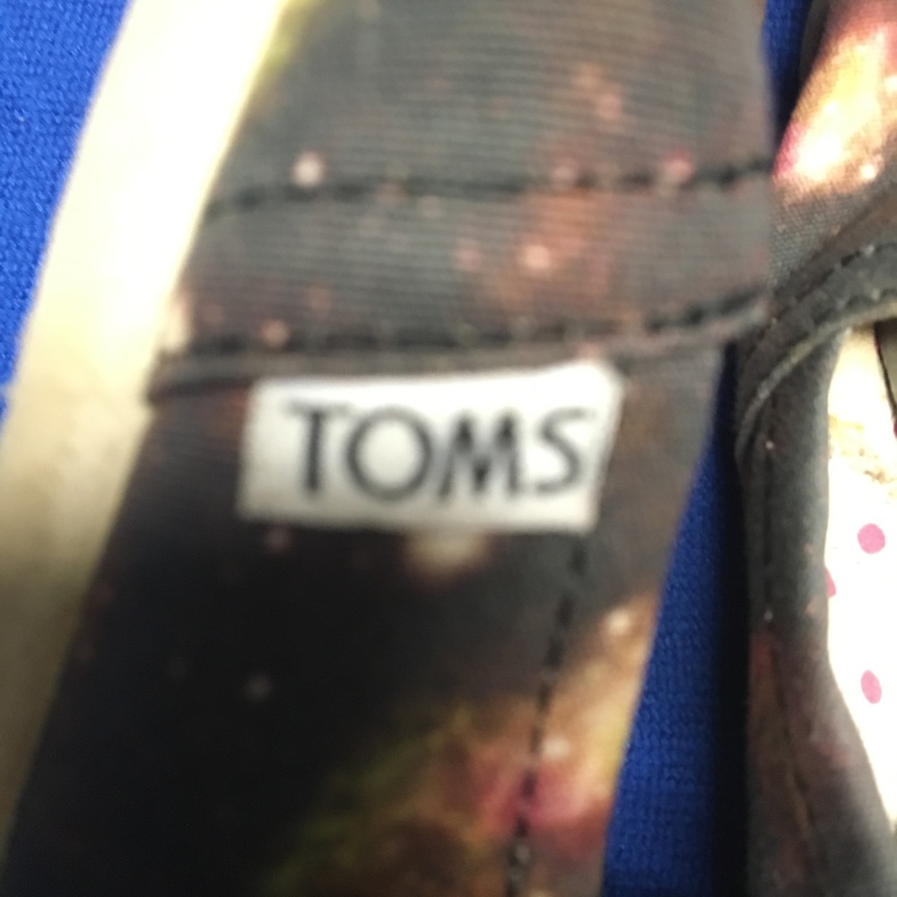 Toms - Picture 2 of 3