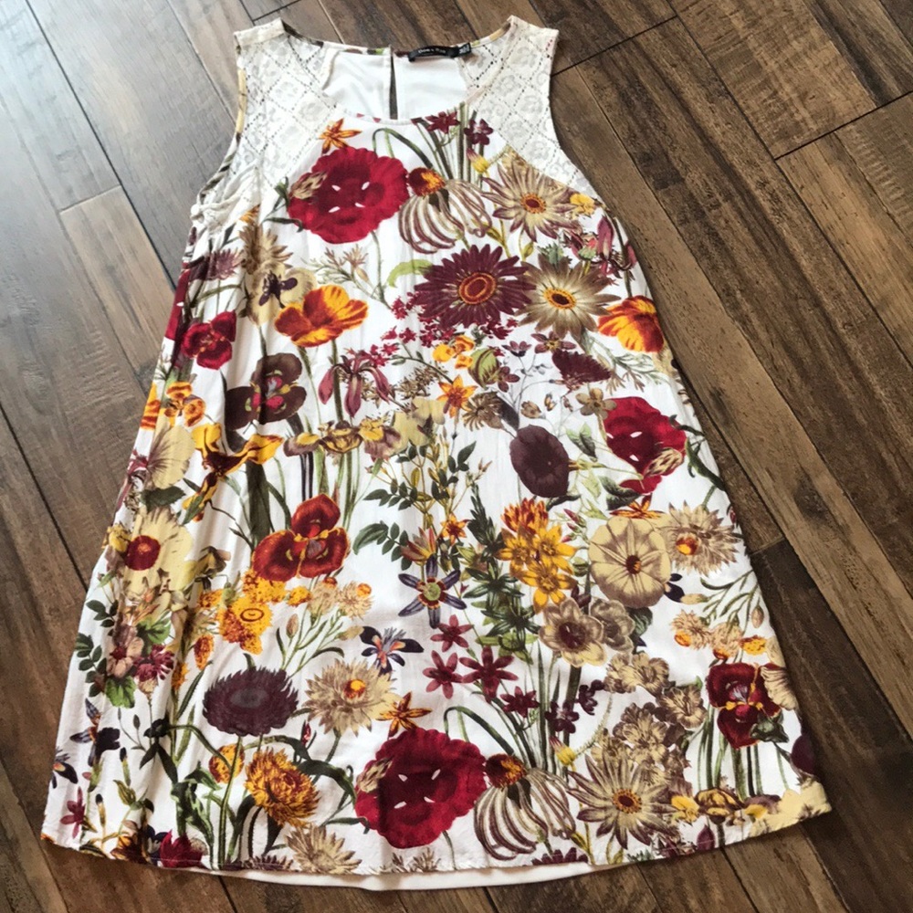 Floral Dress w/ Lace Detail