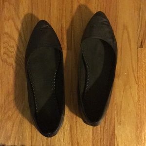 Black flat shoes