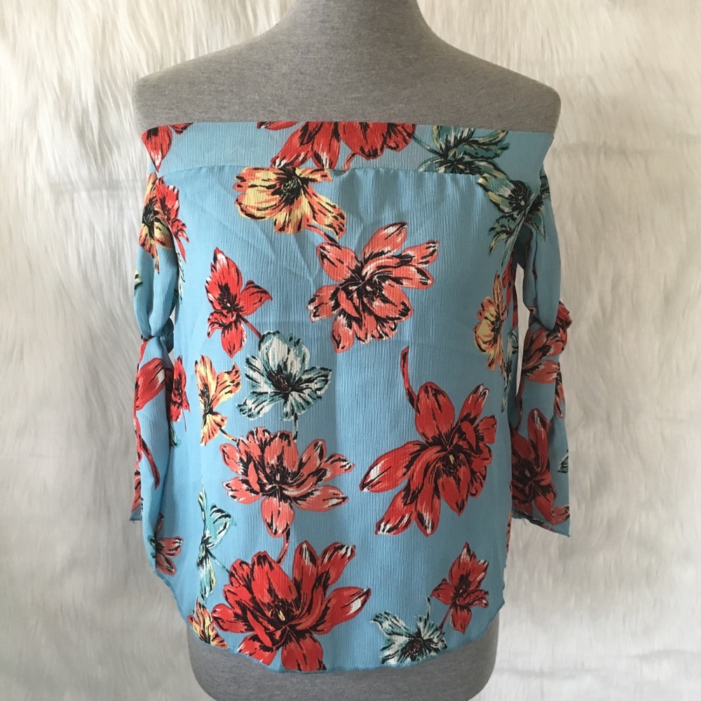 ✨ NWT Mikey+Joey Blue Floral Off the Shoulder Top